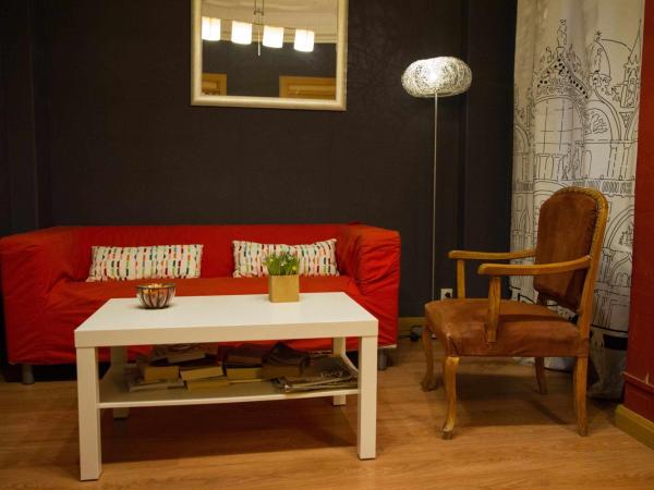 Russafa Youth Hostel : photo 9 de la chambre chambre lits jumeaux avec salle de bains commune