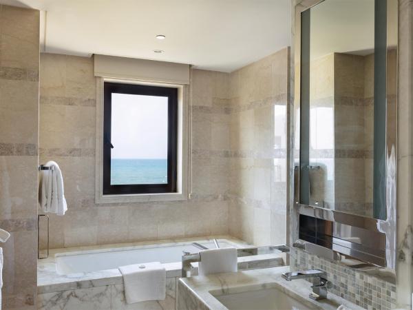 Four Seasons Hotel Tunis : photo 1 de la chambre chambre lits jumeaux deluxe - vue sur jardin