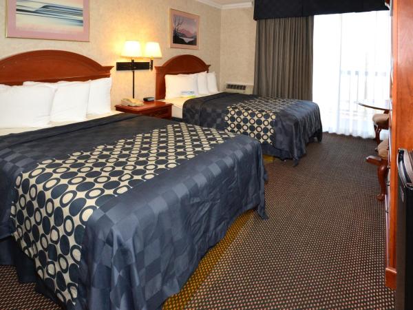 Days Inn by Wyndham Los Angeles LAX/VeniceBch/Marina DelRay : photo 5 de la chambre chambre 2 lits queen-size - non-fumeurs