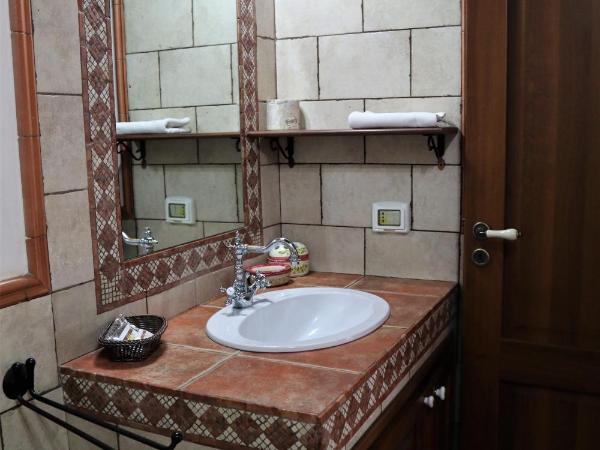 B&B Villa Giusy : photo 6 de la chambre chambre double ou lits jumeaux avec salle de bains privative