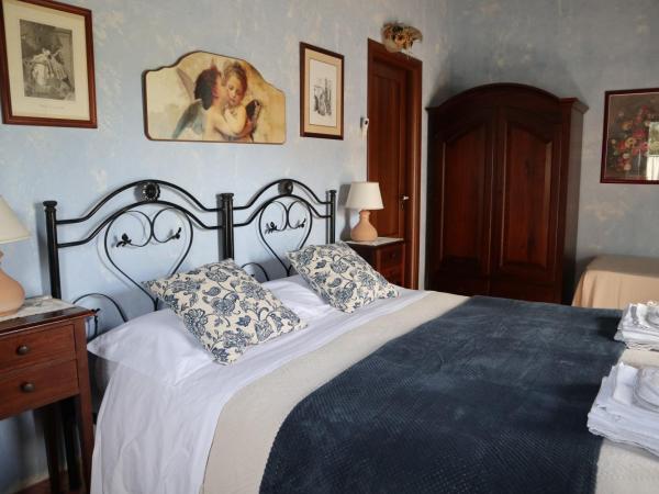 B&B Villa Giusy : photo 5 de la chambre chambre triple avec salle de bains privative