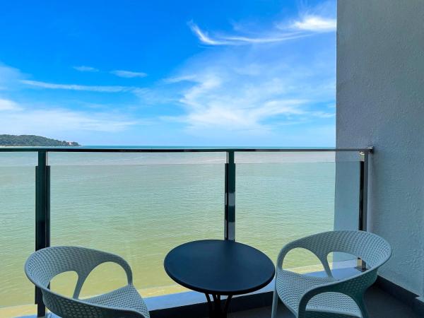 Swiss-Belhotel Kuantan : photo 6 de la chambre chambre de luxe avec vue sur l'océan