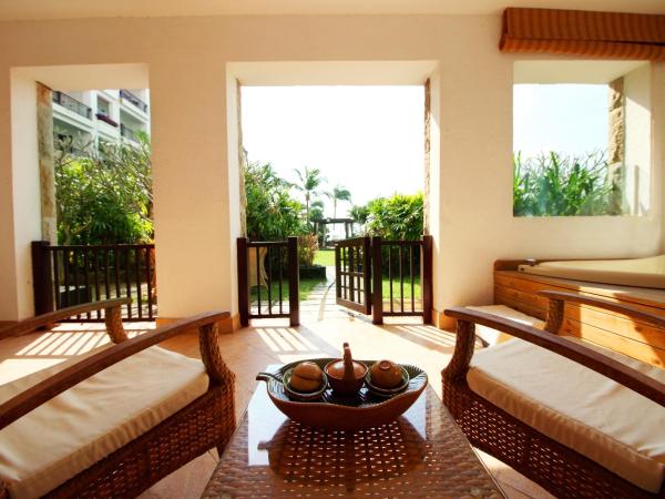 Aegean Suites Sanya Yalong Bay Resort : photo 6 de la chambre suite 2 chambres avec cuisine, ustensiles et lave-linge/sèche-linge - vue sur jardin