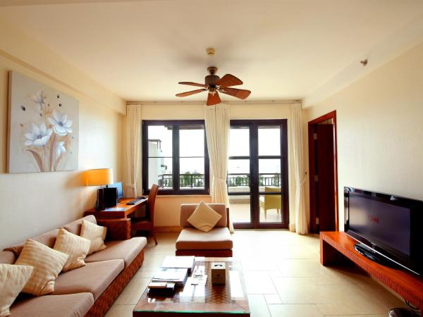 Aegean Suites Sanya Yalong Bay Resort : photo 6 de la chambre suite 2 chambres avec cuisine, ustensiles et lave-linge/sèche-linge - vue sur océan