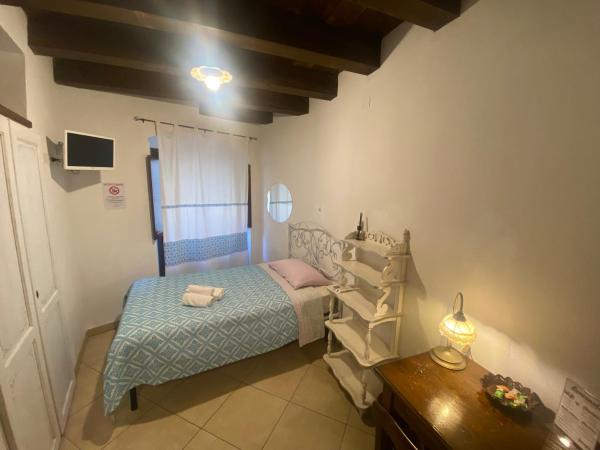 L'Antica Torre Caralis Holiday : photo 4 de la chambre chambre simple avec salle de bains extérieure privative