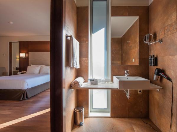 Eurostars Oporto : photo 3 de la chambre appartement avec balcon