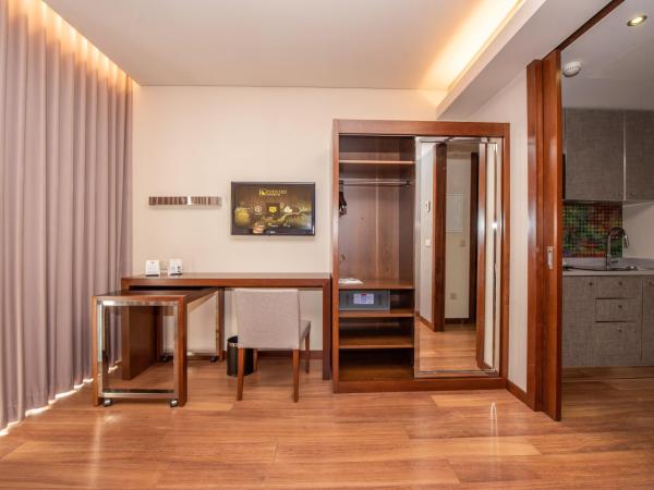 Eurostars Oporto : photo 5 de la chambre chambre lits jumeaux avec lit d’appoint - 301