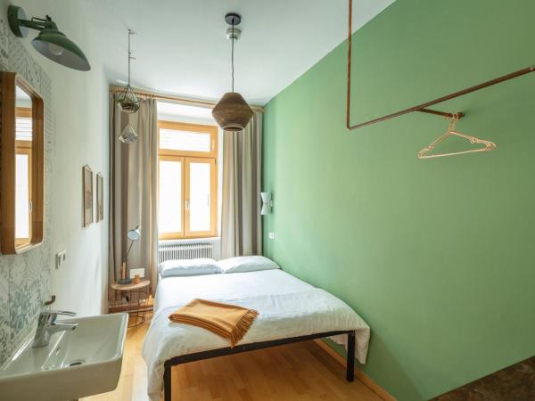 Vienna Hostel Ruthensteiner : photo 1 de la chambre chambre double avec salle de bains commune