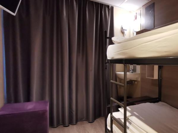 Hotel Jesse : photo 1 de la chambre chambre lits jumeaux avec salle de bains commune