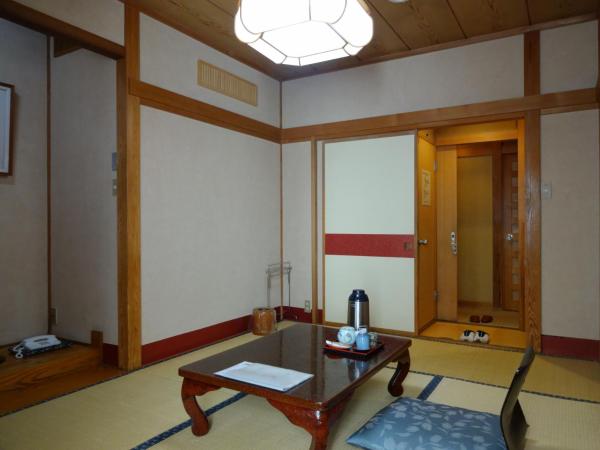 Jizokan Matsuya Ryokan : photo 7 de la chambre chambre de style japonais avec salle de bains commune