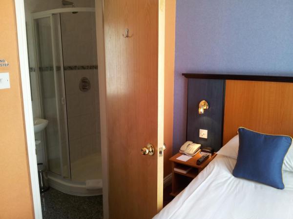 Best Western Corona Hotel : photo 7 de la chambre chambre familiale avec lits double et simple