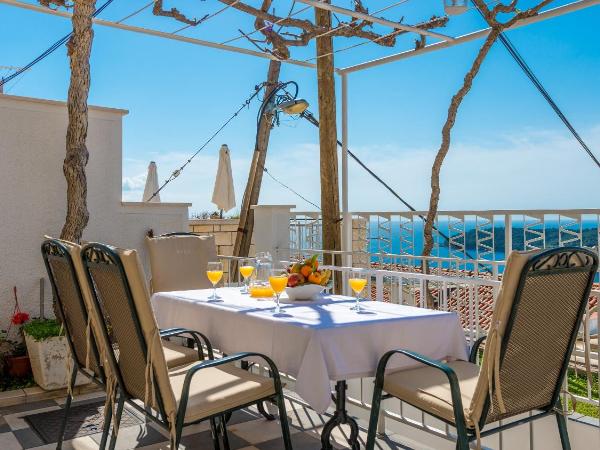 Apartments and Room Lora : photo 2 de la chambre appartement 1 chambre avec terrasse