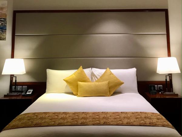 Crowne Plaza Kochi, an IHG Hotel : photo 3 de la chambre suite exécutive king-size - vue sur backwater - non-fumeurs