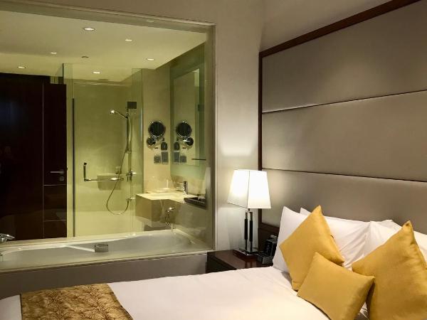 Crowne Plaza Kochi, an IHG Hotel : photo 7 de la chambre chambre lit king-size standard - vue sur backwaters