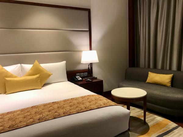 Crowne Plaza Kochi, an IHG Hotel : photo 8 de la chambre chambre lit king-size standard - vue sur backwaters