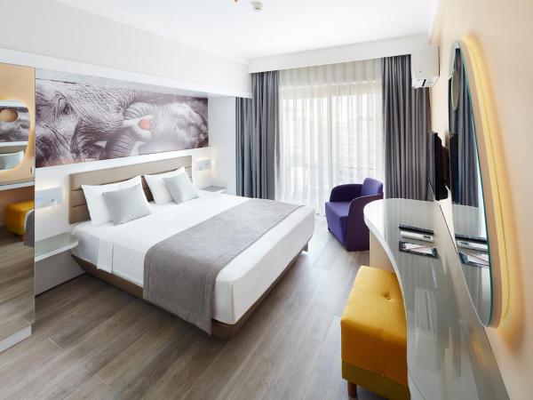 Lalila Blue Suites : photo 1 de la chambre chambre double