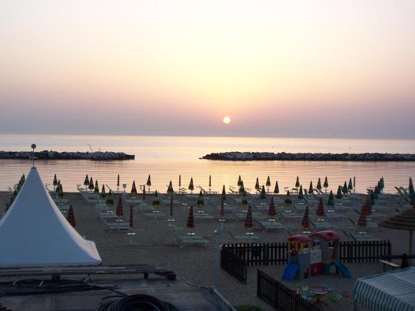 Albergo Aquila : photo 10 de la chambre chambre quadruple Économique - vue sur mer