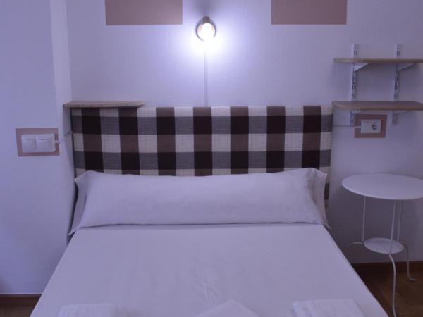 ArArAt Hostel : photo 6 de la chambre chambre double avec salle de bains privative