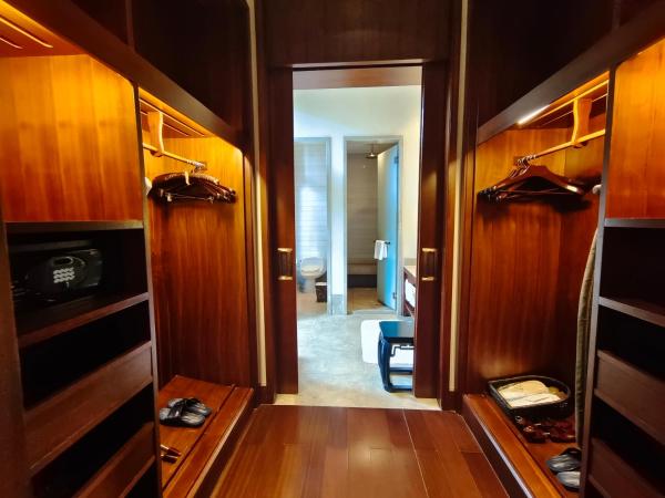 Sanya LUHUITOU Resort & Spa : photo 6 de la chambre two bedroom family pool villa<welcome fruit +daily 4 pieces of free laundry service.(t-shirts only)>