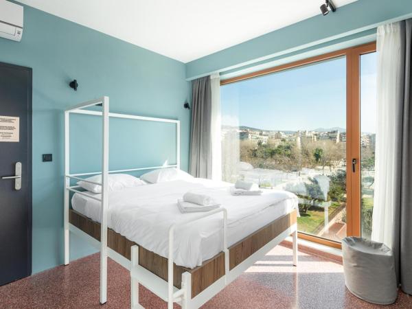 Zeus is Loose : photo 2 de la chambre chambre double - vue sur montagne