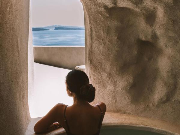 Spitia Santorini Villa Collection : photo 1 de la chambre villa troglodyte - vue sur dômes bleus