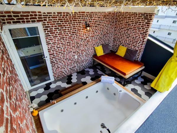 Letstay Hotel - Adults Only : photo 2 de la chambre suite deluxe avec baignoire spa