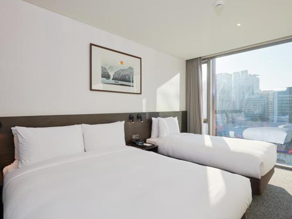 Nine Tree Premier Hotel Insadong Myeongdong : photo 2 de la chambre chambre lits jumeaux familiale