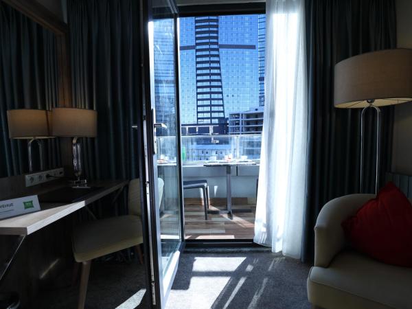 ibis Styles Istanbul Bomonti : photo 1 de la chambre chambre lits jumeaux deluxe avec balcon