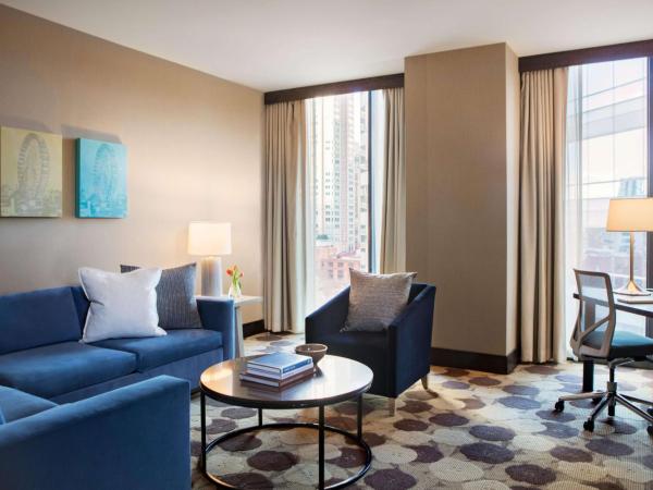 The Royal Sonesta Chicago River North : photo 5 de la chambre suite 1 chambre lit king-size avec baignoire spa