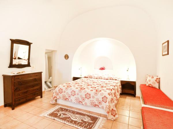 Nikos Villas : photo 4 de la chambre appartement supérieur avec vue sur la caldeira