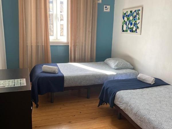 Terrace Lisbon Hostel : photo 4 de la chambre chambre lits jumeaux confort
