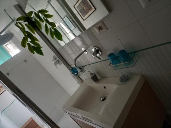 Salerno Inn B&B : photo 7 de la chambre chambre double avec salle de bains privative extérieure