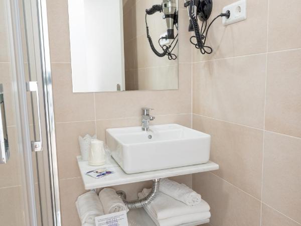 Hotel Romerito : photo 6 de la chambre chambre double ou lits jumeaux