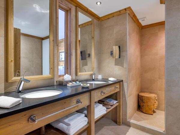 Hôtel l'Hélios : photo 4 de la chambre suite premier