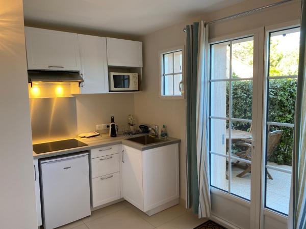 Chambres d'Hotes Les Amandiers : photo 3 de la chambre chambre triple