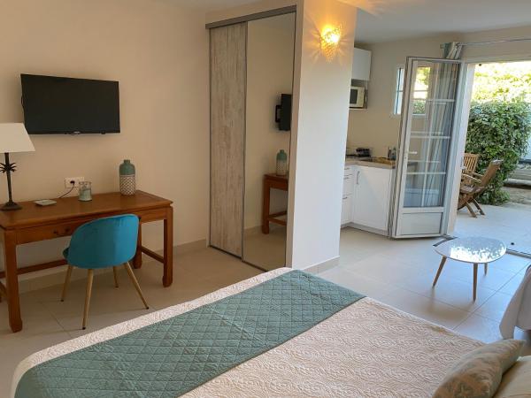 Chambres d'Hotes Les Amandiers : photo 4 de la chambre chambre triple