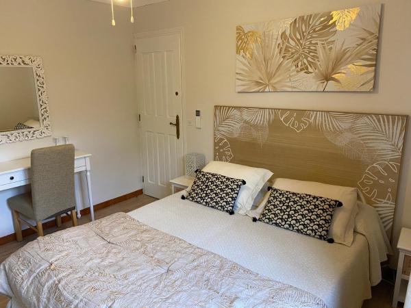 Chambres d'Hotes Les Amandiers : photo 4 de la chambre chambre double ou lits jumeaux standard