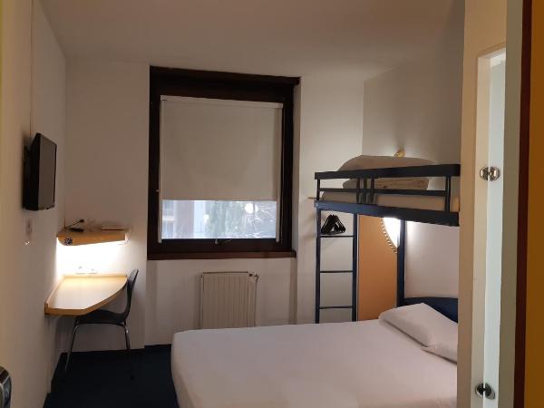 Kyriad Direct Montauban Centre : photo 2 de la chambre 1 lit double