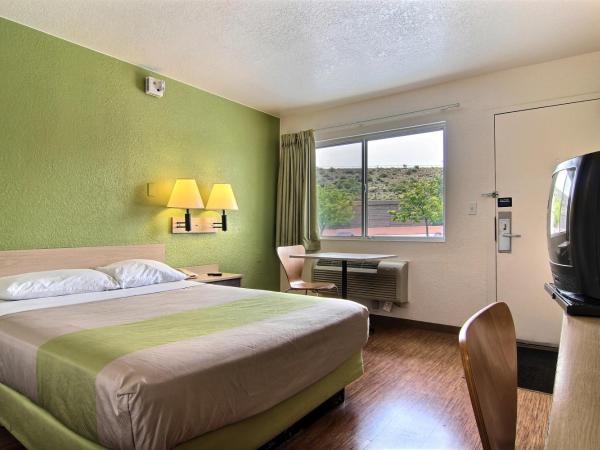 Motel 6-Albuquerque, NM - Midtown : photo 7 de la chambre chambre double - non-fumeurs