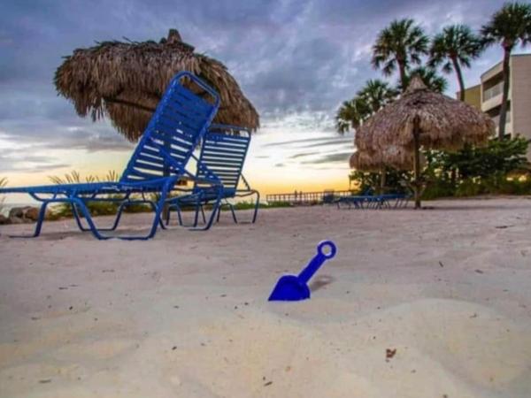 2 Bed Condo with Balcony Facing Pool and Sunsets! : photo 6 de la chambre appartement - vue sur mer