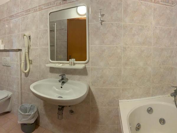 Hotel Marylise : photo 3 de la chambre chambre triple