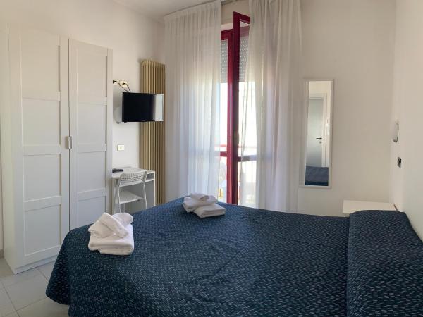 Hotel Marylise : photo 9 de la chambre chambre double ou lits jumeaux avec balcon