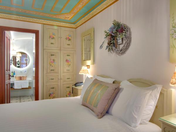 ARCHONTARIKI Historic Boutique Hotel : photo 7 de la chambre chambre lits jumeaux