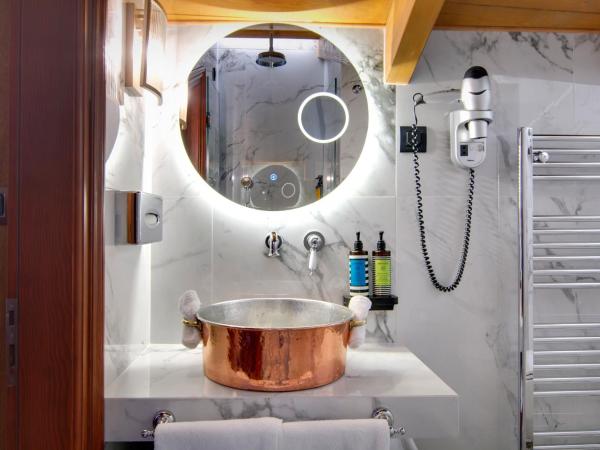 ARCHONTARIKI Historic Boutique Hotel : photo 8 de la chambre chambre supérieure - combles