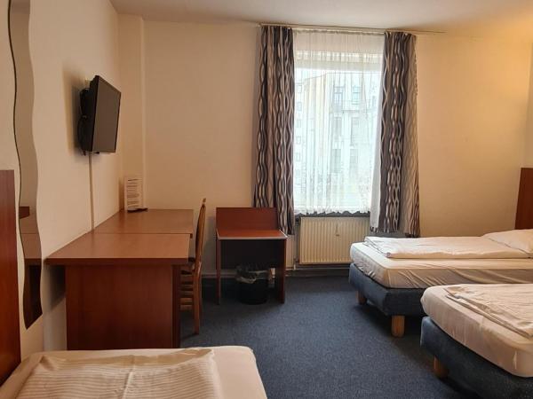 Hotel Zentrum : photo 5 de la chambre chambre triple