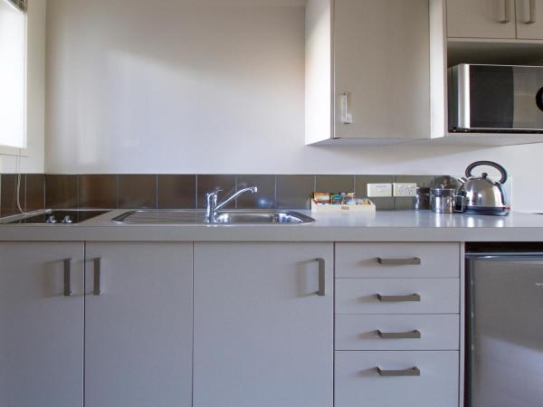 Alpine Lake Motel : photo 1 de la chambre studio exécutif king avec baignoire spa privée