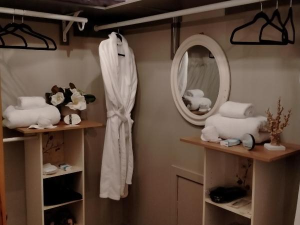 Amberly House Rotorua : photo 2 de la chambre suite deluxe avec lit king-size