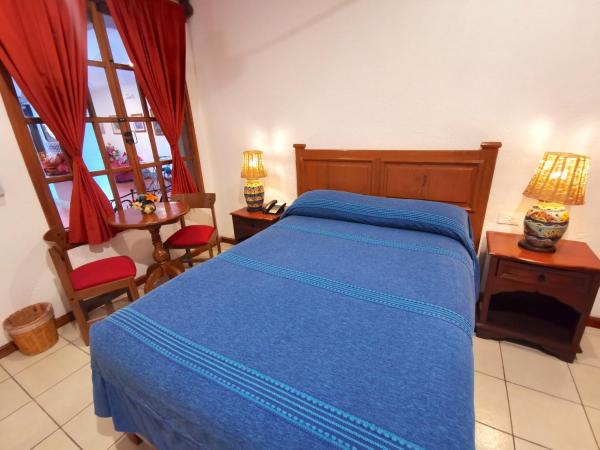 Hotel Casa de la Tía Tere : photo 2 de la chambre chambre double - vue sur piscine