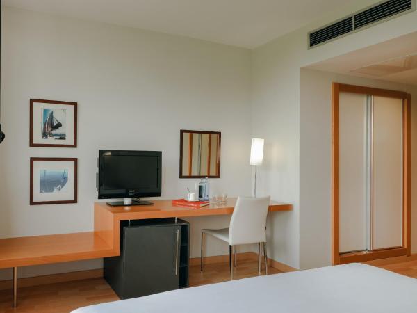 Hesperia Barcelona Del Mar : photo 3 de la chambre chambre double supérieure avec balcon