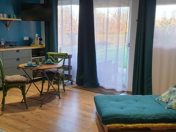 Aux murmures de la nature B&B : photo 8 de la chambre chambre double avec terrasse